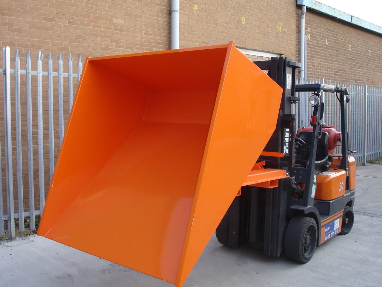 Combi Tipping Skip - Image 4