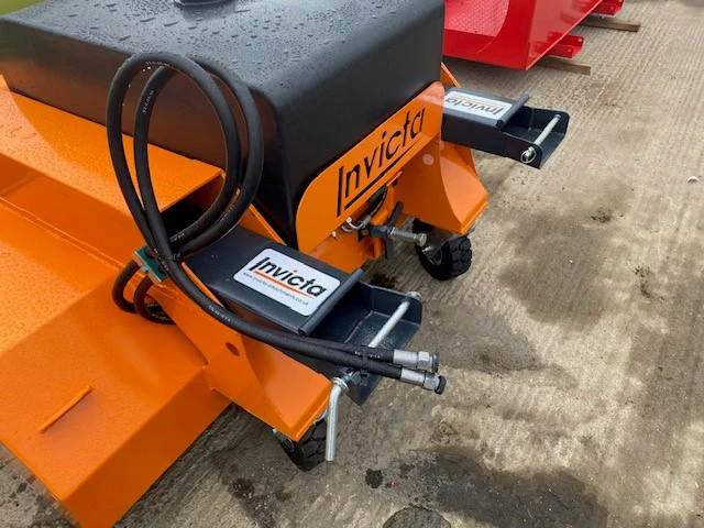 Fork Mounted Hydraulic Sweeper / Collector - Image 2
