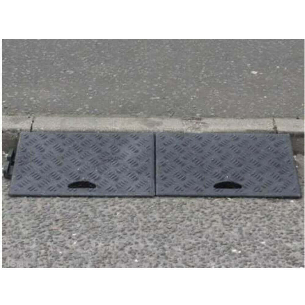 Rubber Kerb Ramps  Non Slip 500x300x100mm - Image 7